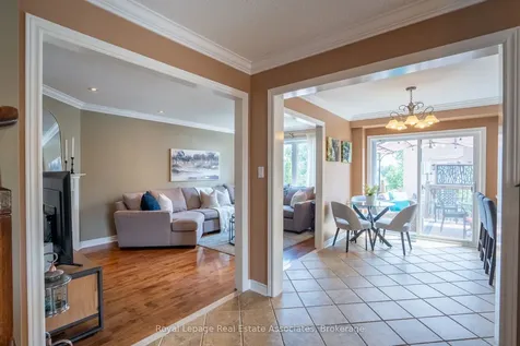 16 Sandyside Crescent Brampton ON L7A 3P8