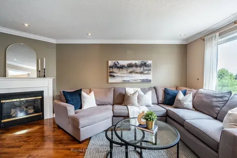 16 Sandyside Crescent Brampton ON L7A 3P8