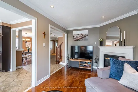 16 Sandyside Crescent Brampton ON L7A 3P8