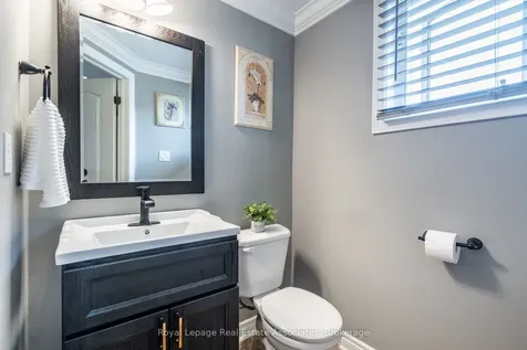 16 Sandyside Crescent Brampton ON L7A 3P8