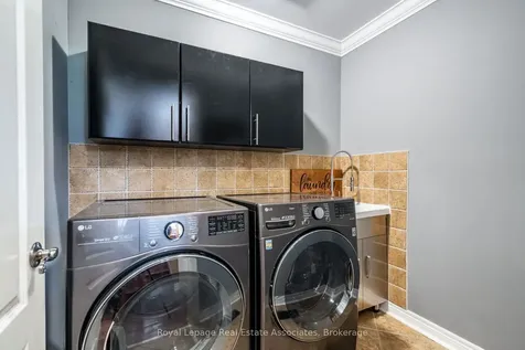 16 Sandyside Crescent Brampton ON L7A 3P8