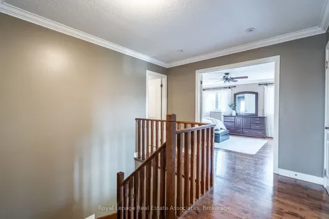 16 Sandyside Crescent Brampton ON L7A 3P8