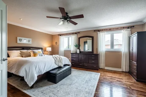 16 Sandyside Crescent Brampton ON L7A 3P8