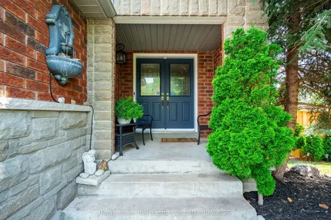 16 Sandyside Crescent Brampton ON L7A 3P8