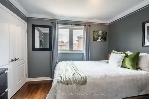 16 Sandyside Crescent Brampton ON L7A 3P8