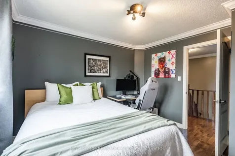 16 Sandyside Crescent Brampton ON L7A 3P8