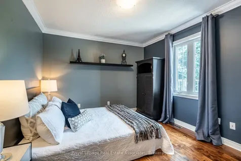 16 Sandyside Crescent Brampton ON L7A 3P8