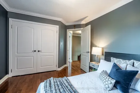 16 Sandyside Crescent Brampton ON L7A 3P8