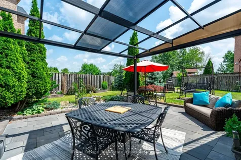 16 Sandyside Crescent Brampton ON L7A 3P8