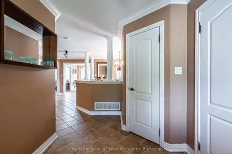 16 Sandyside Crescent Brampton ON L7A 3P8