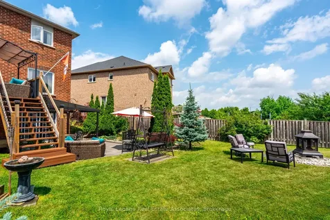 16 Sandyside Crescent Brampton ON L7A 3P8