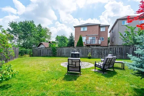 16 Sandyside Crescent Brampton ON L7A 3P8