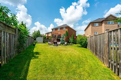 16 Sandyside Crescent Brampton ON L7A 3P8