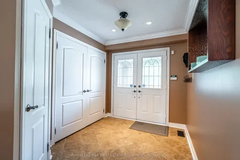 16 Sandyside Crescent Brampton ON L7A 3P8