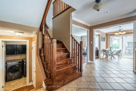 16 Sandyside Crescent Brampton ON L7A 3P8