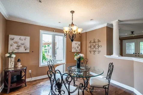 16 Sandyside Crescent Brampton ON L7A 3P8