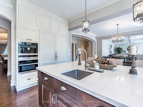 41 Burlwood Road Brampton ON L6P 4E8