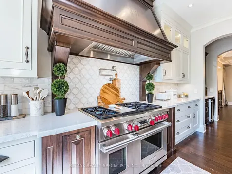 41 Burlwood Road Brampton ON L6P 4E8