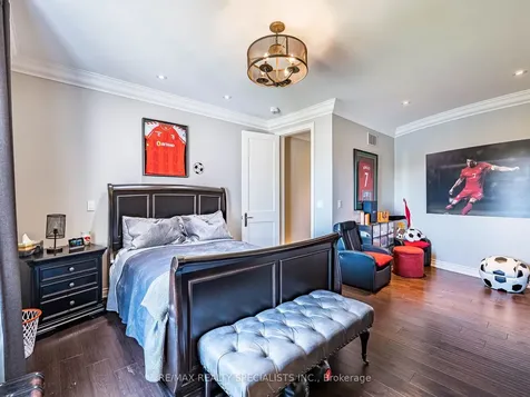 41 Burlwood Road Brampton ON L6P 4E8