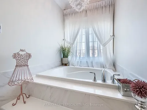 41 Burlwood Road Brampton ON L6P 4E8