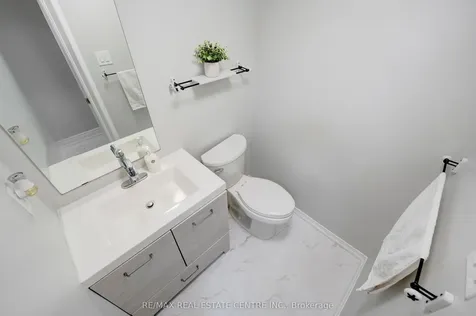 9 Amethyst Circle S Brampton ON L6P 0Z7