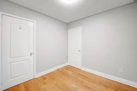 9 Amethyst Circle S Brampton ON L6P 0Z7