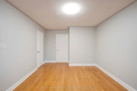 9 Amethyst Circle S Brampton ON L6P 0Z7