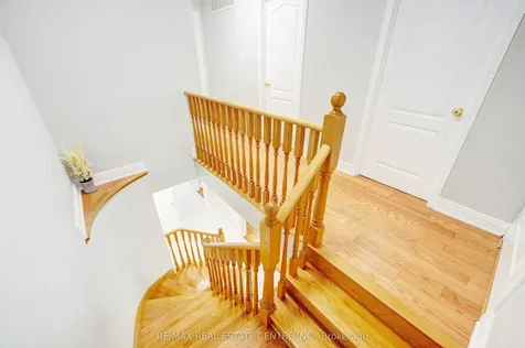 9 Amethyst Circle S Brampton ON L6P 0Z7