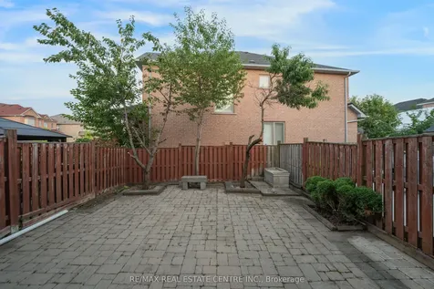 9 Amethyst Circle S Brampton ON L6P 0Z7