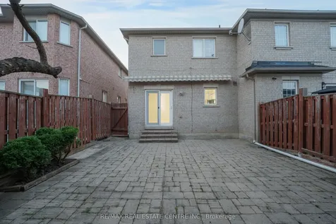 9 Amethyst Circle S Brampton ON L6P 0Z7