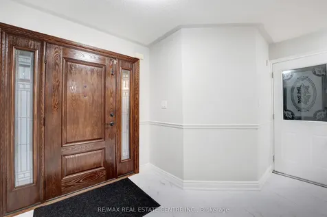 9 Amethyst Circle S Brampton ON L6P 0Z7