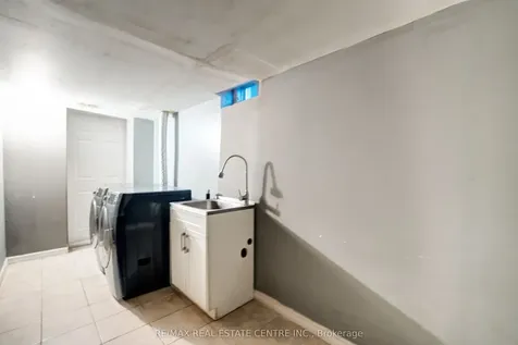 9 Amethyst Circle S Brampton ON L6P 0Z7