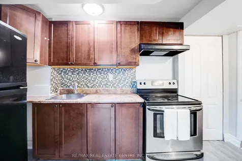 9 Amethyst Circle S Brampton ON L6P 0Z7