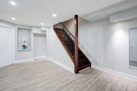 9 Amethyst Circle S Brampton ON L6P 0Z7