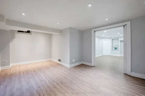 9 Amethyst Circle S Brampton ON L6P 0Z7