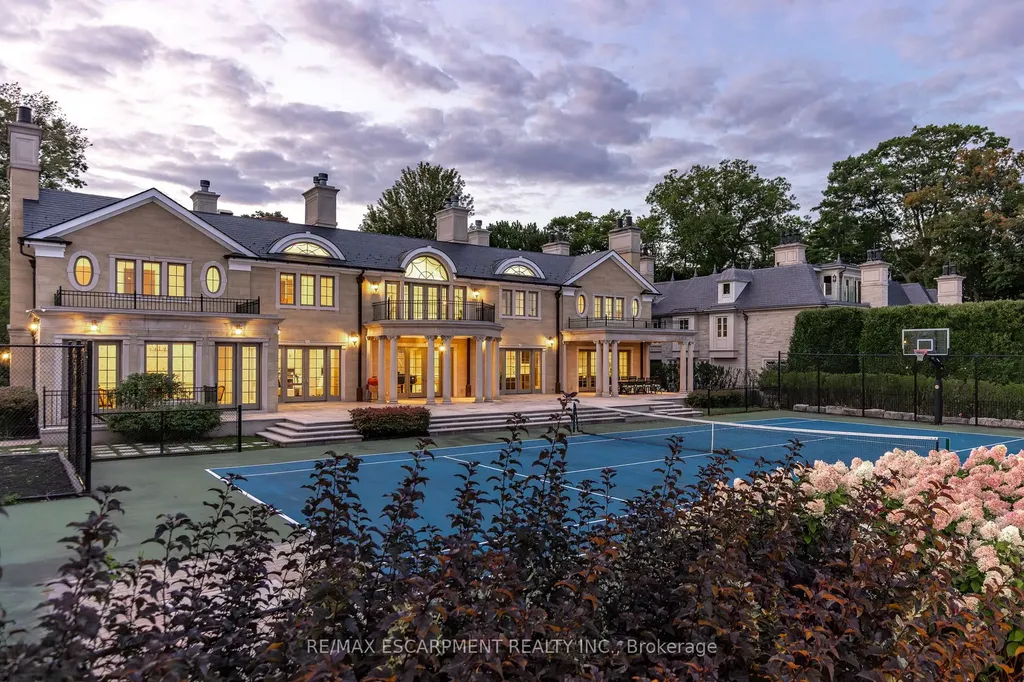 1092 Argyle Drive Oakville ON L6J 1A7