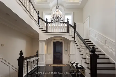 1092 Argyle Drive Oakville ON L6J 1A7