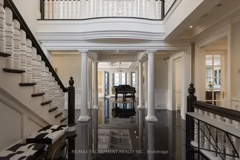 1092 Argyle Drive Oakville ON L6J 1A7