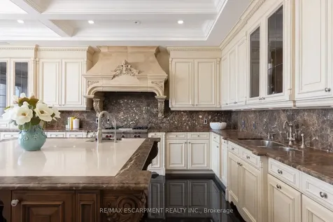 1092 Argyle Drive Oakville ON L6J 1A7