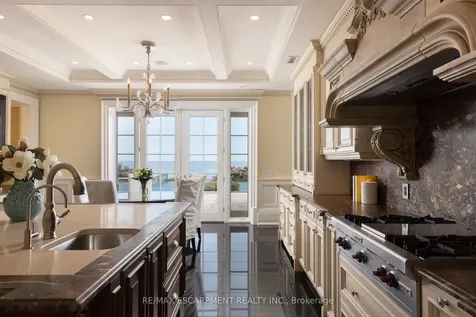 1092 Argyle Drive Oakville ON L6J 1A7