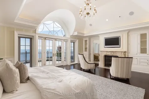 1092 Argyle Drive Oakville ON L6J 1A7