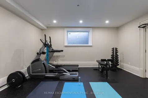 1092 Argyle Drive Oakville ON L6J 1A7