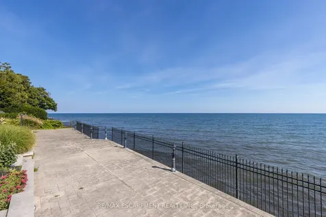1092 Argyle Drive Oakville ON L6J 1A7