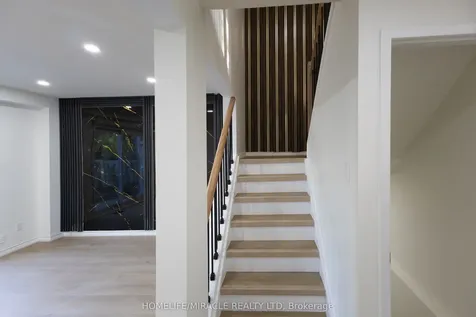 8 Grand Valley Drive Brampton ON L6S 2L1