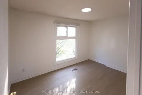 8 Grand Valley Drive Brampton ON L6S 2L1