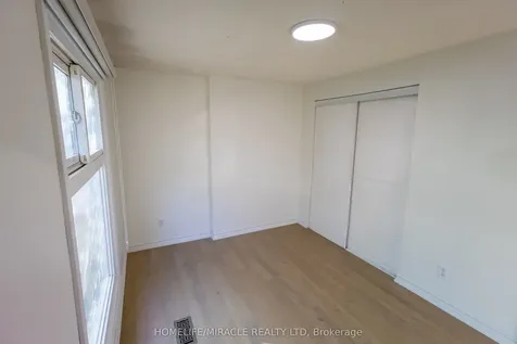 8 Grand Valley Drive Brampton ON L6S 2L1