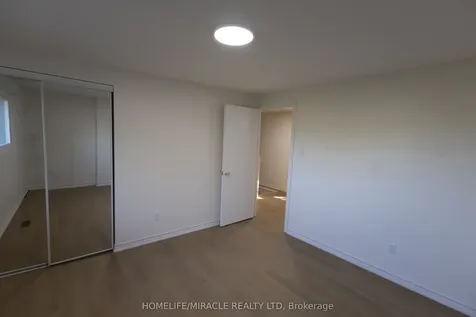 8 Grand Valley Drive Brampton ON L6S 2L1