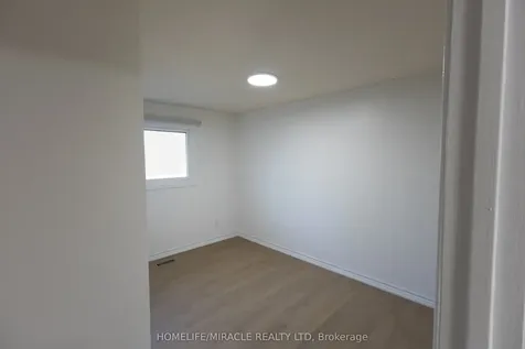 8 Grand Valley Drive Brampton ON L6S 2L1