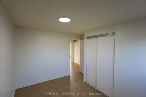 8 Grand Valley Drive Brampton ON L6S 2L1