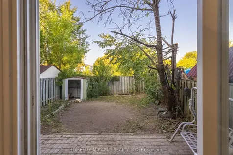 8 Grand Valley Drive Brampton ON L6S 2L1